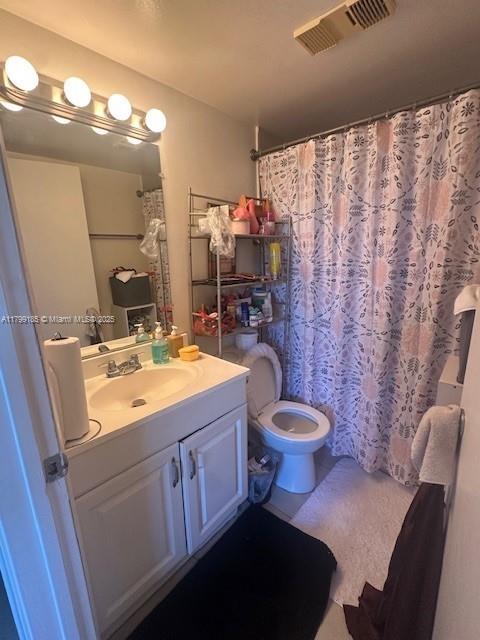 1820 N Congress Ave Unit 405, West Palm Beach, FL 33401 - full bath featuring vanity, toilet, and a shower with shower curtain
