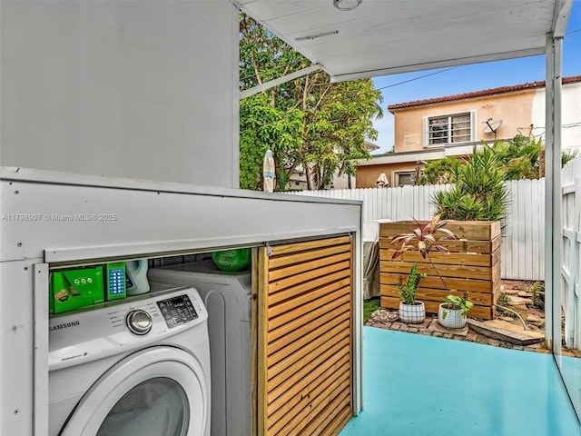 729 85th St, Miami Beach, FL 33141 - laundry area with washer / dryer