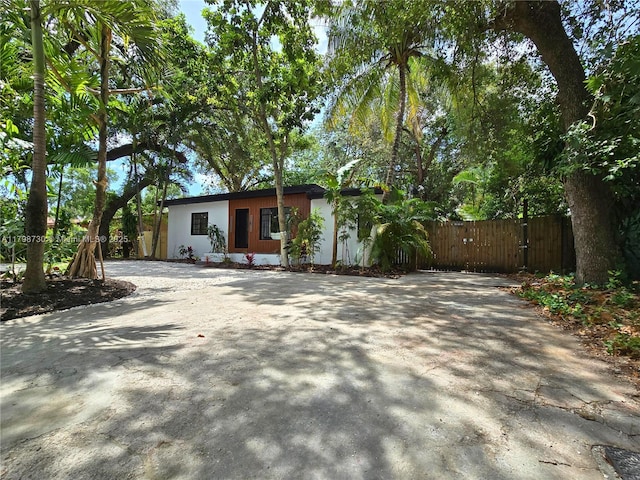 view of front of property featuring fence
