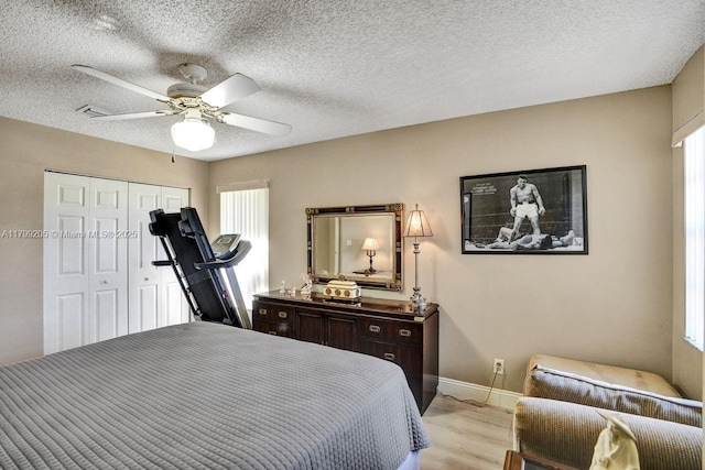 1930 W Oak Knoll Cir, Davie, FL 33324 - bedroom featuring light wood-type flooring, a closet, ceiling fan, baseboards, and a textured ceiling