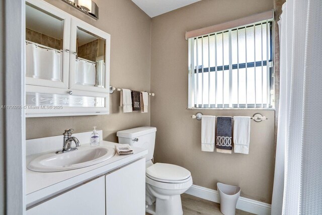 1930 W Oak Knoll Cir, Davie, FL 33324 - bathroom featuring baseboards, vanity, toilet, wood finished floors, and a shower with shower curtain