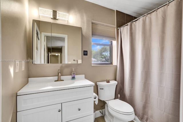 1930 W Oak Knoll Cir, Davie, FL 33324 - full bath featuring toilet, vanity, and a shower with curtain