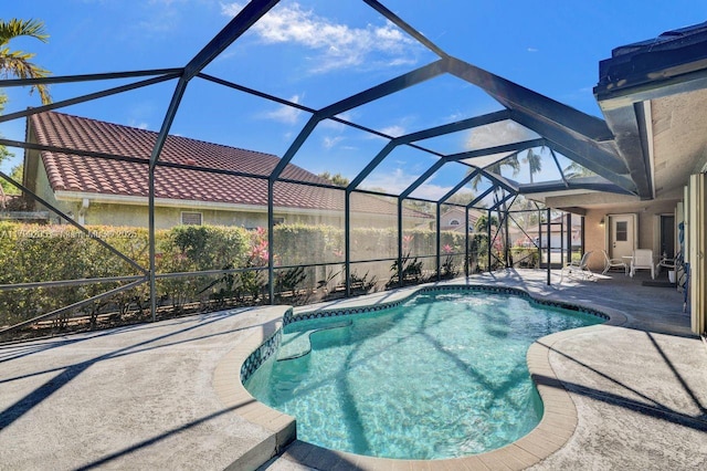 1930 W Oak Knoll Cir, Davie, FL 33324 - swimming pool with a patio area and a lanai