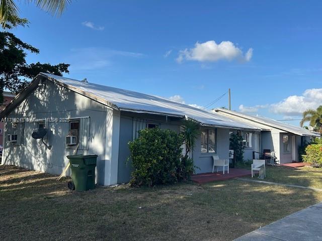 1207 NE 1st Ave, Homestead, FL 33030 - view of front facade featuring a front lawn