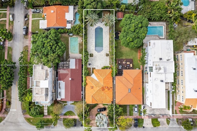 4316 Sheridan Ave, Miami Beach, FL 33140 - aerial overview of property's location with a pool area and property boundaries highlighted