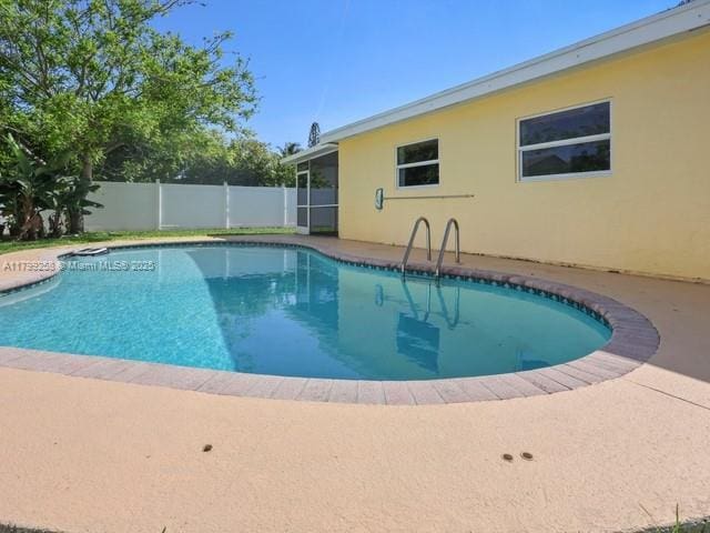 2650 NW 67th Ter, Margate, FL 33063 - view of pool