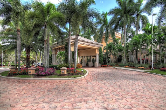 14284 NW 18th Mnr, Pembroke Pines, FL 33028 - view of property's community featuring curved driveway