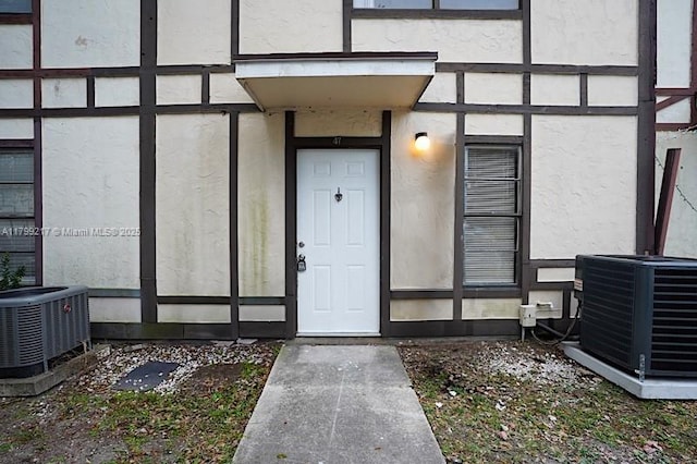 5154 Breckenridge Pl Unit 47, West Palm Beach, FL 33417 - doorway to property featuring central AC and stucco siding