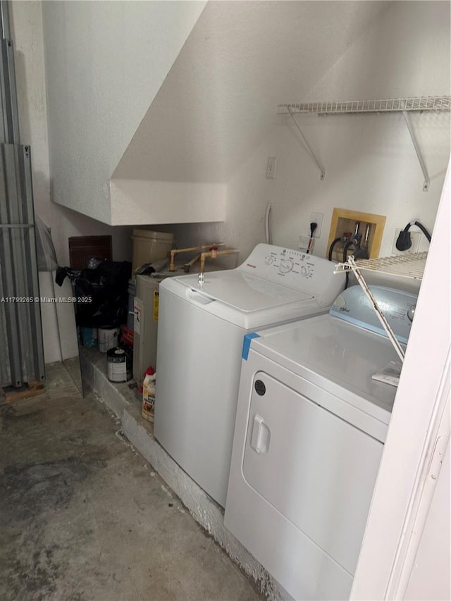 4139 NE 26th St, Homestead, FL 33033 - washroom featuring independent washer and dryer