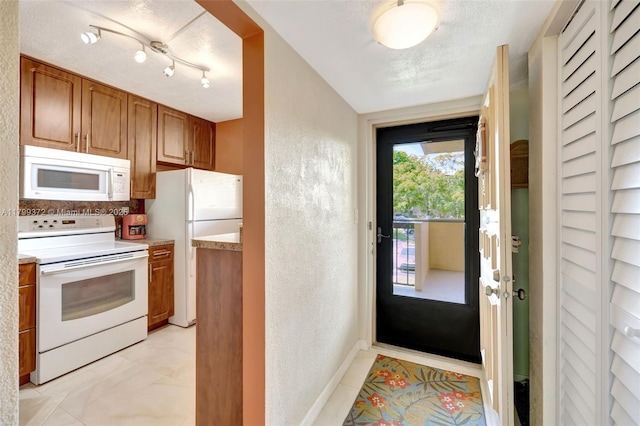 7080 Environ Blvd Unit 223, Lauderhill, FL 33319 - entryway featuring a textured wall
