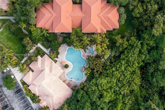 drone / aerial view of a pool