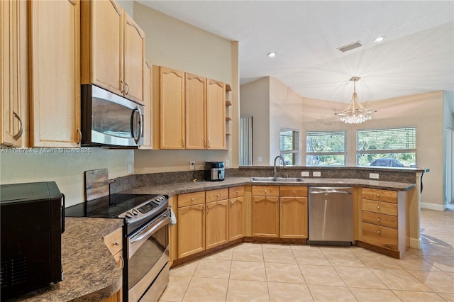 5514 NW W Lundy Cir, Port St Lucie, FL 34986 - kitchen with stainless steel appliances, a sink, a peninsula, a chandelier, and decorative light fixtures