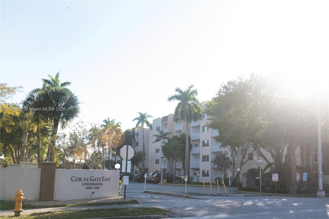 6950 Miami Gardens Dr Unit 2-502, Hialeah, FL 33015 - view of community sign