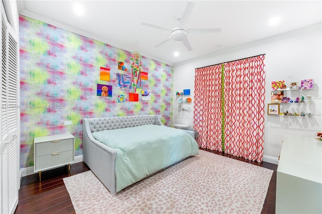 bedroom featuring ornamental molding, wood finished floors, recessed lighting, baseboards, and ceiling fan