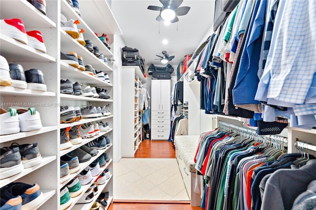 walk in closet featuring a ceiling fan and tile patterned floors