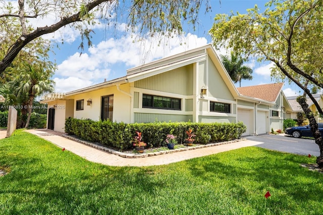 3620 E Forge Rd Unit 16, Davie, FL 33328 - view of front facade featuring driveway, an attached garage, a front lawn, and stucco siding