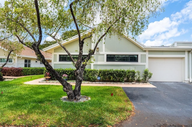 3620 E Forge Rd Unit 16, Davie, FL 33328 - view of front facade with asphalt driveway, a front lawn, and a garage