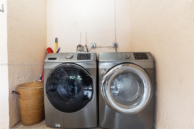 3620 E Forge Rd Unit 16, Davie, FL 33328 - washroom with washing machine and clothes dryer and a textured wall