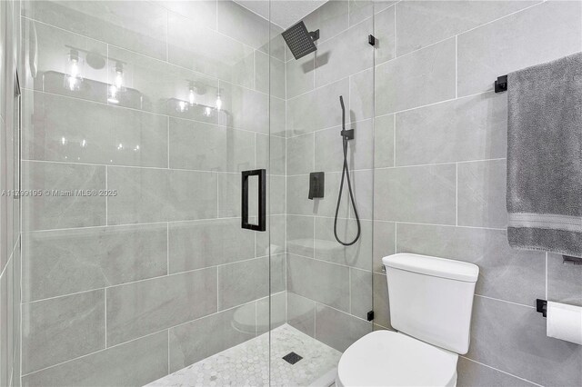 1779 NE 39th Ct Unit 1107, Pompano Beach, FL 33064 - bathroom featuring a shower stall and toilet
