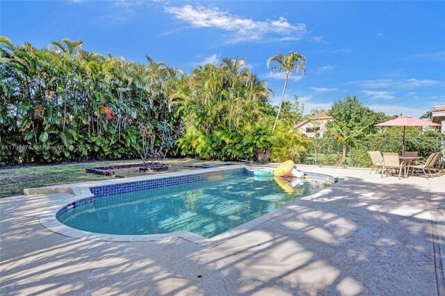 5354 NW 119th Ter, Coral Springs, FL 33076 - swimming pool with a patio area