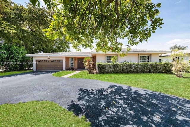 10840 NW 40th St, Coral Springs, FL 33065 - ranch-style home featuring driveway, a garage, a front yard, and stucco siding