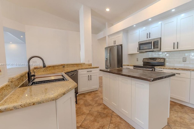808 Hampton Ct, Weston, FL 33326 - kitchen featuring stainless steel appliances, a sink, backsplash, white cabinetry, and recessed lighting