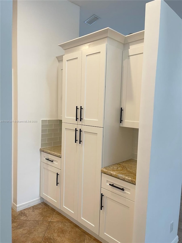 808 Hampton Ct, Weston, FL 33326 - detailed view of decorative backsplash and baseboards