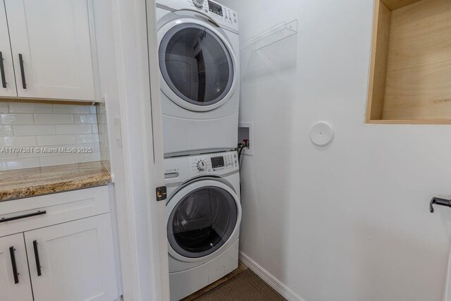 808 Hampton Ct, Weston, FL 33326 - laundry area with stacked washer / drying machine, cabinet space, and baseboards