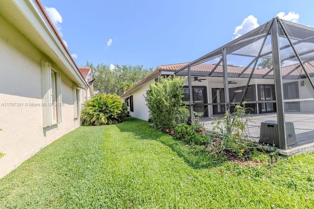 808 Hampton Ct, Weston, FL 33326 - view of grassy yard featuring a patio and a lanai