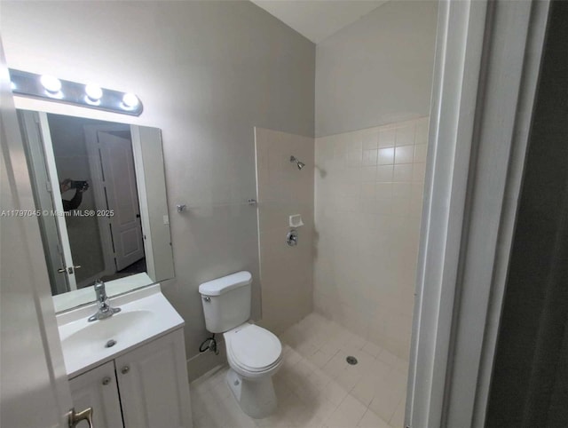 2013 NE 3rd Ct, Homestead, FL 33033 - full bath with a tile shower, toilet, vanity, and baseboards