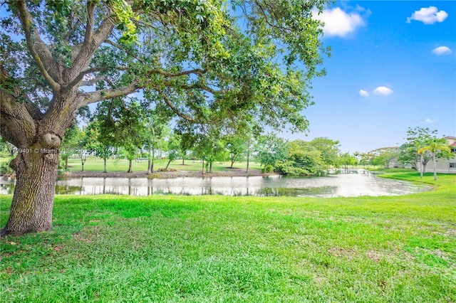 view of grassy yard with a water view