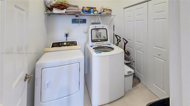 22986 SW 128th Pl, Miami, FL 33170 - laundry area featuring washing machine and clothes dryer and light tile patterned flooring