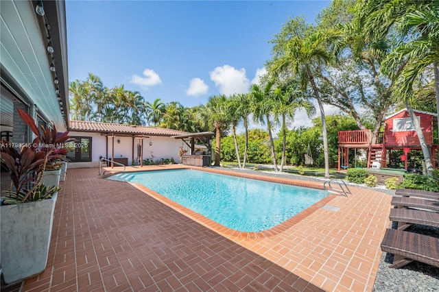 17514 SW 82nd Ct, Palmetto Bay, FL 33157 - swimming pool with a patio