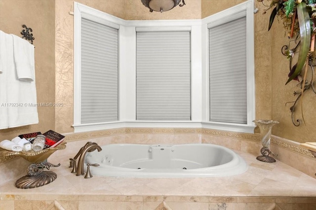 12 Tidewater Dr, Ormond Beach, FL 32174 - bathroom featuring a whirlpool tub