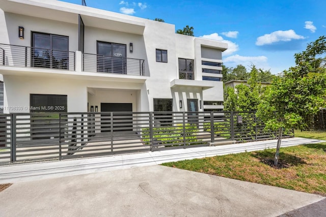 3224 Elizabeth St Unit 3224, Miami, FL 33133 - view of front facade with stucco siding and a balcony