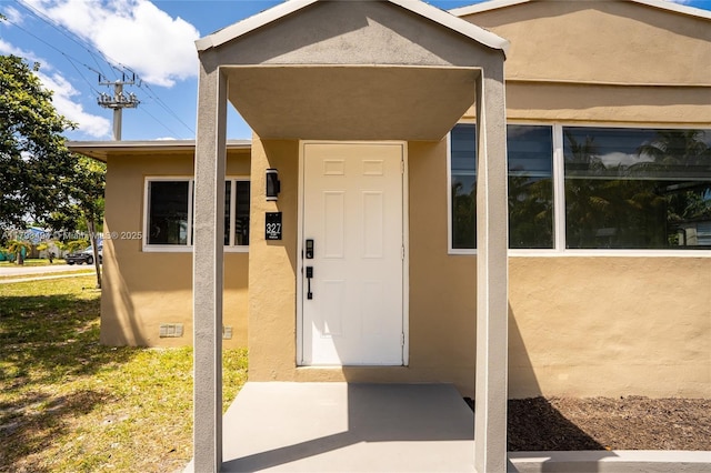 327 S 28th Ave, Hollywood, FL 33020 - entrance to property featuring stucco siding and a patio area