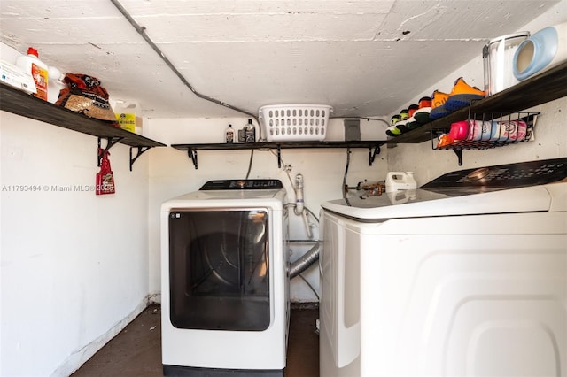 327 S 28th Ave, Hollywood, FL 33020 - laundry area with independent washer and dryer