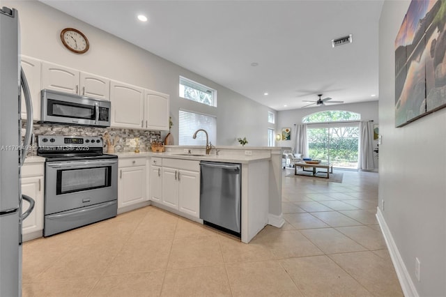 5020 Ibis Ct, Coconut Creek, FL 33073 - kitchen featuring appliances with stainless steel finishes, a sink, plenty of natural light, a peninsula, and recessed lighting
