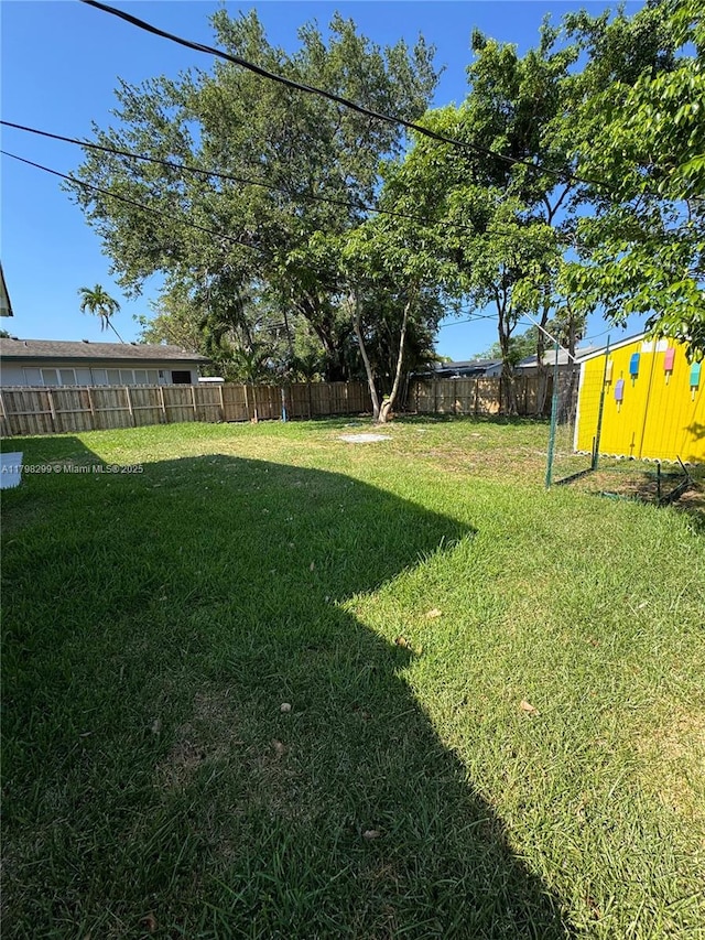 421 SW 11th Ave, Hallandale Beach, FL 33009 - view of yard