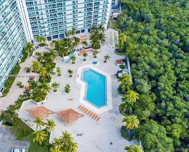 drone / aerial view of a pool area