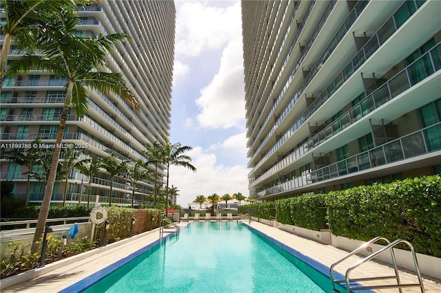 1111 SW 1st Ave Unit 2223-N, Miami, FL 33130 - view of community pool