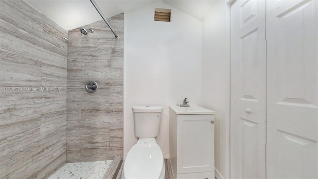 5010 SW 111th Ave, Miami, FL 33165 - full bathroom featuring a tile shower, toilet, and vaulted ceiling