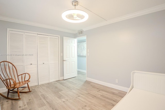 unfurnished room featuring light wood finished floors, crown molding, and baseboards