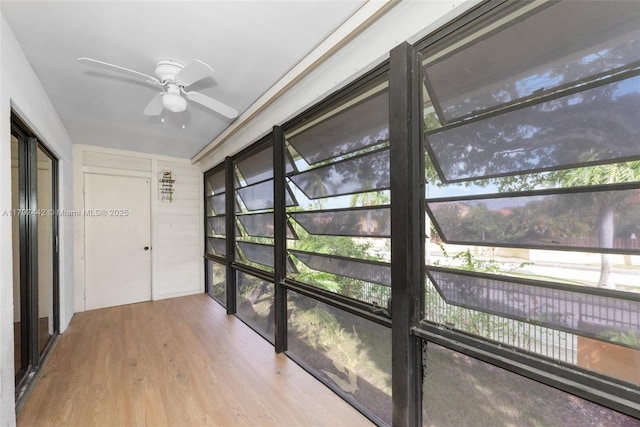 933 NE 199th St Unit 207, Miami, FL 33179 - unfurnished sunroom featuring a ceiling fan