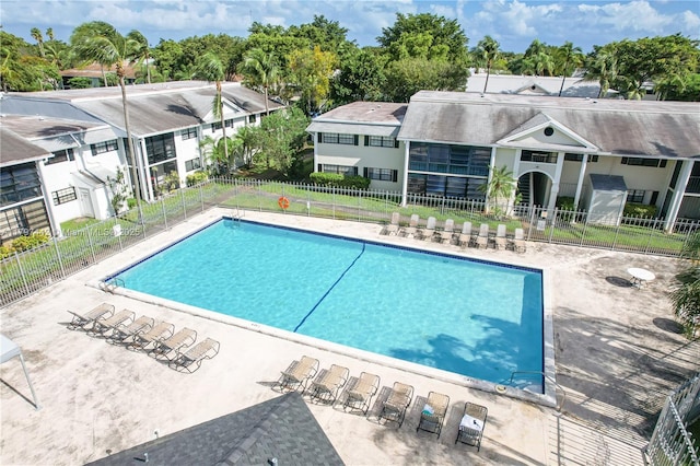 933 NE 199th St Unit 207, Miami, FL 33179 - community pool with fence