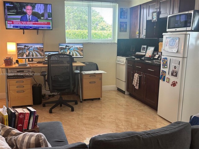 16195 SW 78th Ave, Palmetto Bay, FL 33157 - home office with baseboards