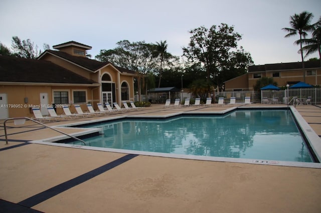 200 W Palm Cir W Unit 104, Pembroke Pines, FL 33025 - community pool featuring a patio area and fence