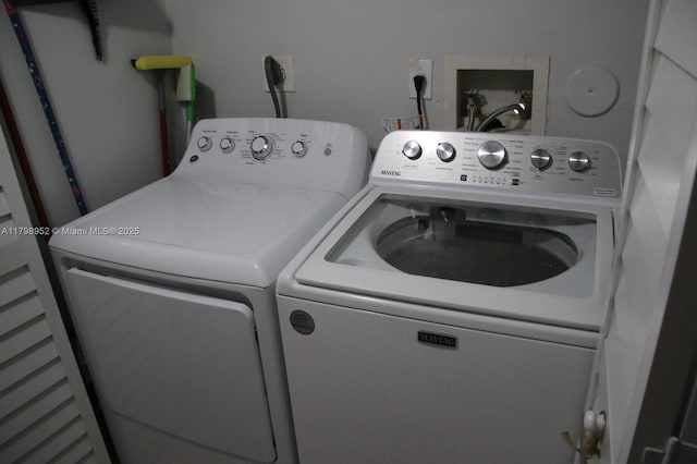 200 W Palm Cir W Unit 104, Pembroke Pines, FL 33025 - clothes washing area with washer and clothes dryer