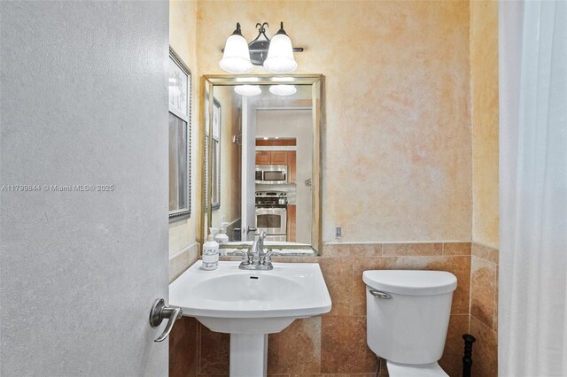 450 SE 7th St Unit 230, Dania Beach, FL 33004 - bathroom featuring toilet and a textured wall