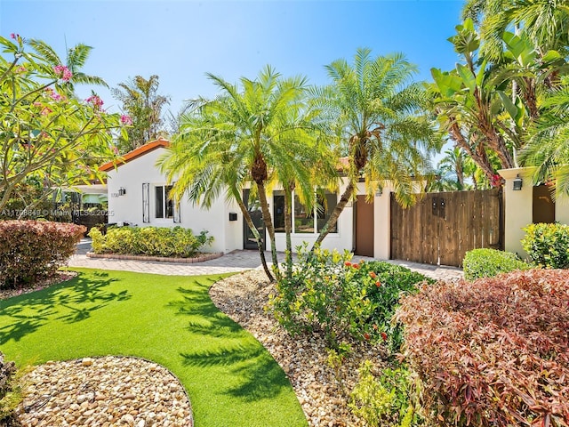 1730 NE 16th St, Fort Lauderdale, FL 33304 - view of yard